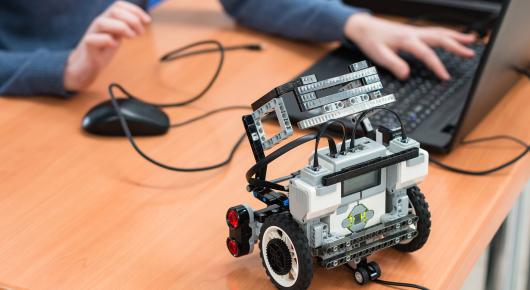 Photo d'un robot en Lego programmé